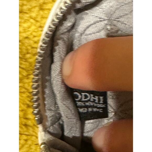 BODHI white and black leather wristlet silver-toned pebbled turn-lock closure - Picture 4 of 11